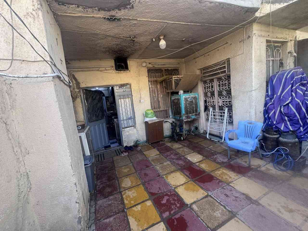 للبيع دار حي القادسيه شارع ٦ مفتوح على شارع الطياره ١٦٣م واجهه ٦ م نوص ثلاث غرف نوم وصاله واستقبال ومطبخ وطارمه قابل للسكن للاتصال *********** مجتبى معله او مراجعه مكتب ضي الحسن للعقار النجف الاشرف حي الزهراء شارع الكيات مقابل جامع الزهراء
