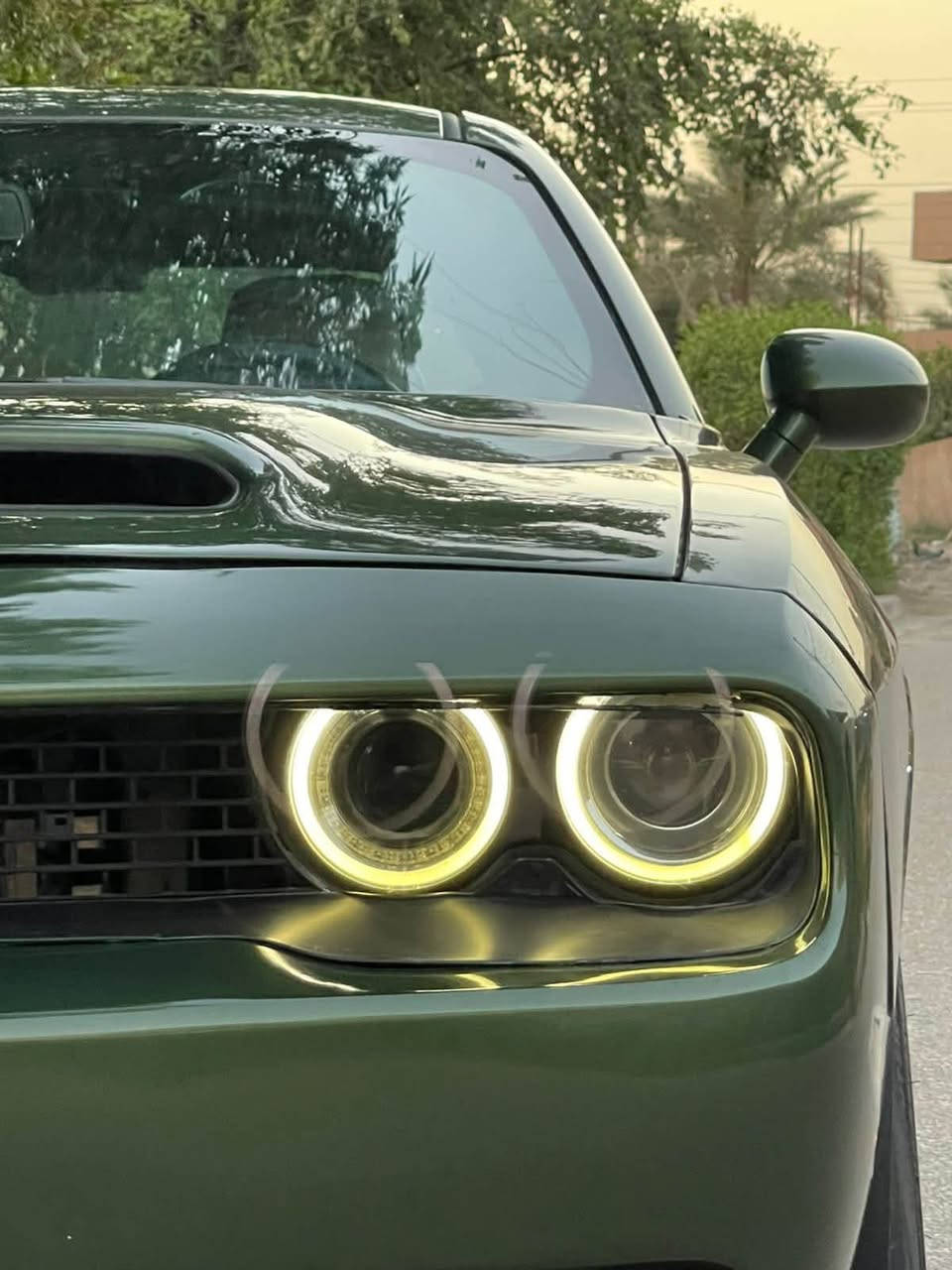 سلام عليكم جالنجر موديل 2018  SXT
معروفه مواصفات السياره 
رقم بغداد بسمي 
ماشيه 94 ميل 
حادث موضح بالصور بدون شاصي 
اجزاء السياره الداخليه ع وضع الوكاله 
جاملغ وبنيد صبغ وبيها بارد مكان ثاني 
موضح بالصور 
السياره عليها صيانه كامله 
من حداديه اماميه وخلفيه 
السياره شغاله بالكامل بدون اي نقص او مشاكل 
مكان بغداد 
للاتصال ***********
