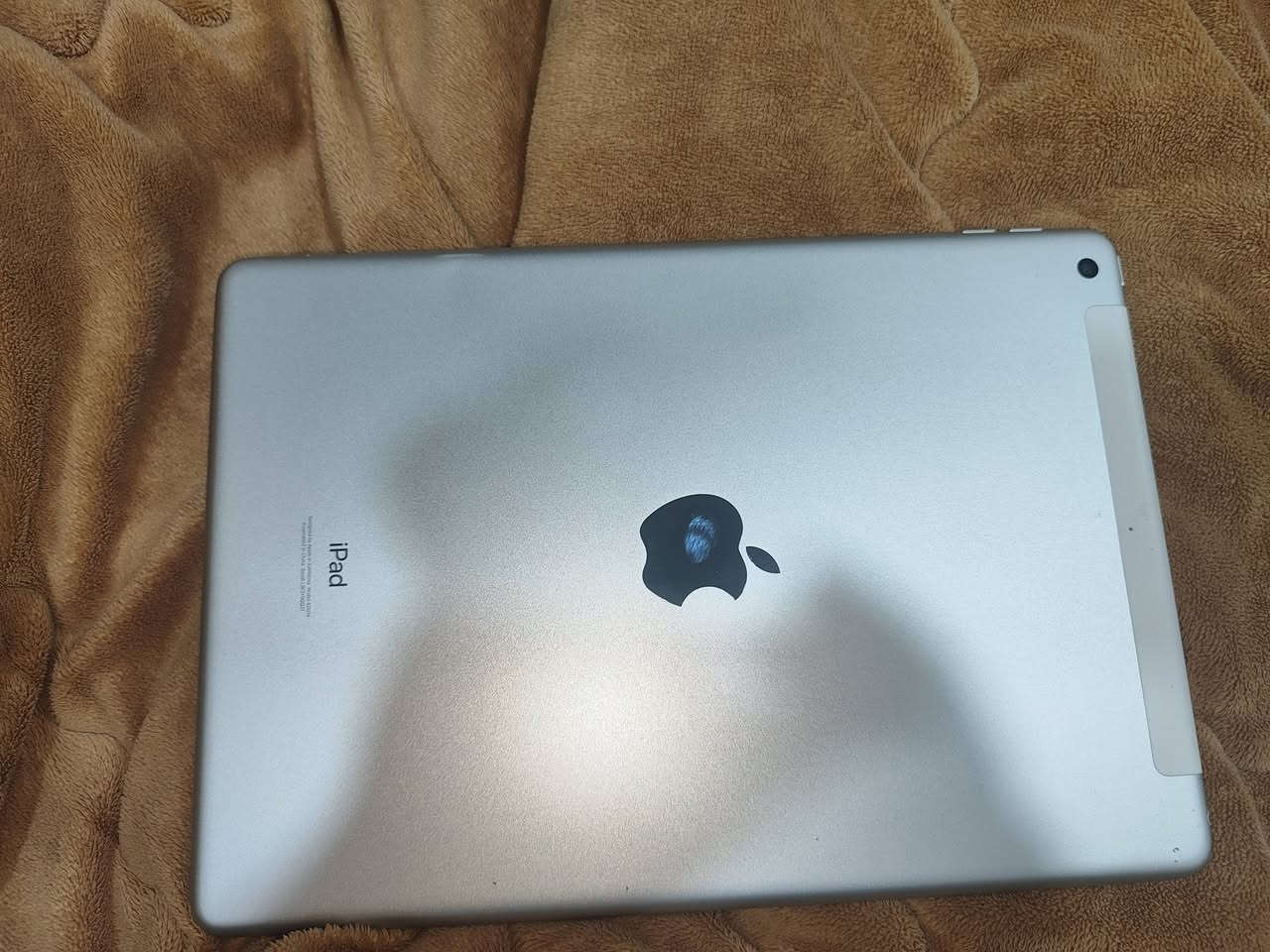 السلام عليكم ايباد 9 نسخه سيمكرت شريحه ذاكره 64 مواصفاته بل صوره بطاريه 99 الجهاز نضيف كلشي شغال بي جهاز كله نورمال ما مبدل بي اي شي بس شويه سلكون كلاس ما مبدله رقمي *********** بي واتساب  سعر 230 و بي مجال قليل
