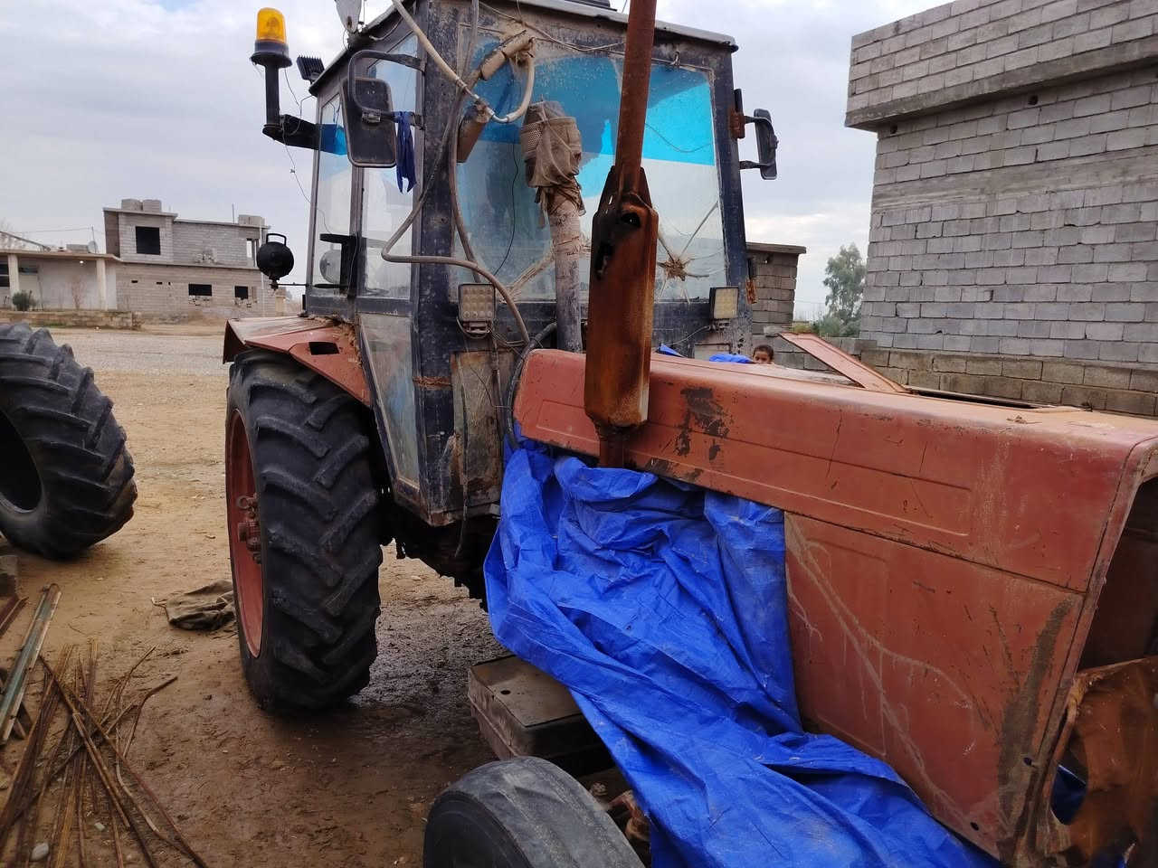 تنكتر بلاروس للبيع  موديل 2001 جاهز للشغل الاتصال علئ الرقم ***********
