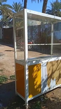 ورحمه الله يوجد ميز كافتريا كلشي مرتب الطول  1.5*2 السعر125 بيها مجال ...