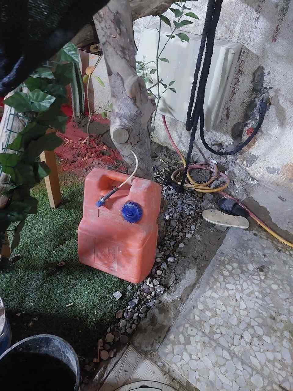 السلام عليكم للبيع زورق فايبر اكلاس كامل مع المكينه على الشغل مكاني بغداد حي اور للبيع والسعر مناسب ***********
