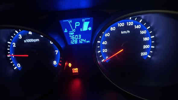 السلام عليكم توسان ٢٠١١ خليجي مكفوله من الضربة لون ابيض رقم مميز بغداد بيها مكانات بارد استخدام منزلي مامتعوبه السياره نضيفة جداً المكان بغداد السيدية 
السعر ١٣٨ مجالها قليل 
***********
