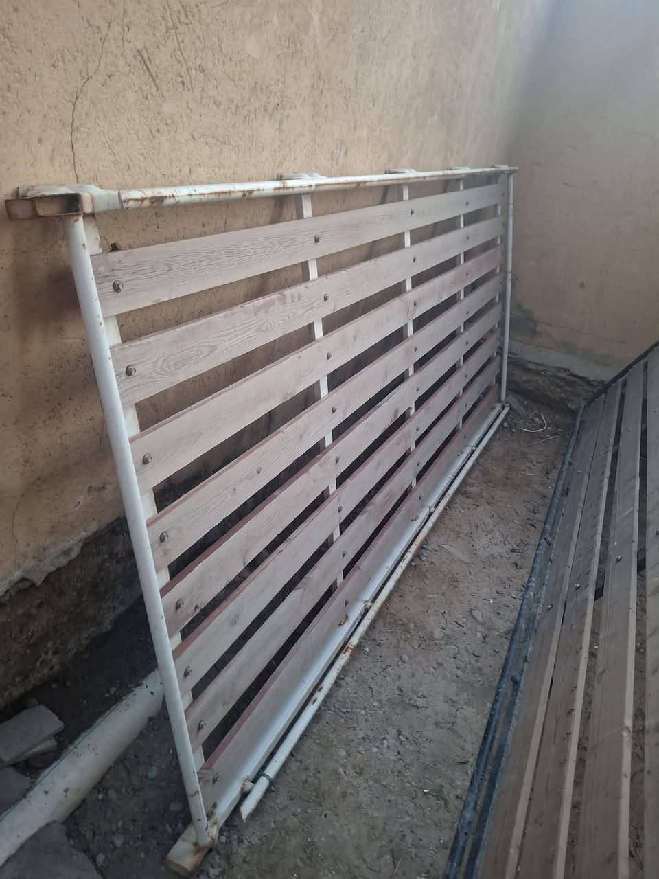 سلام عليكم للبيع دركه كرونه نضيف شغاله 3دكم وسيبايات عدد2نيسان ناصي تزريف وفتون ام جف *********** مكاني بغداد
