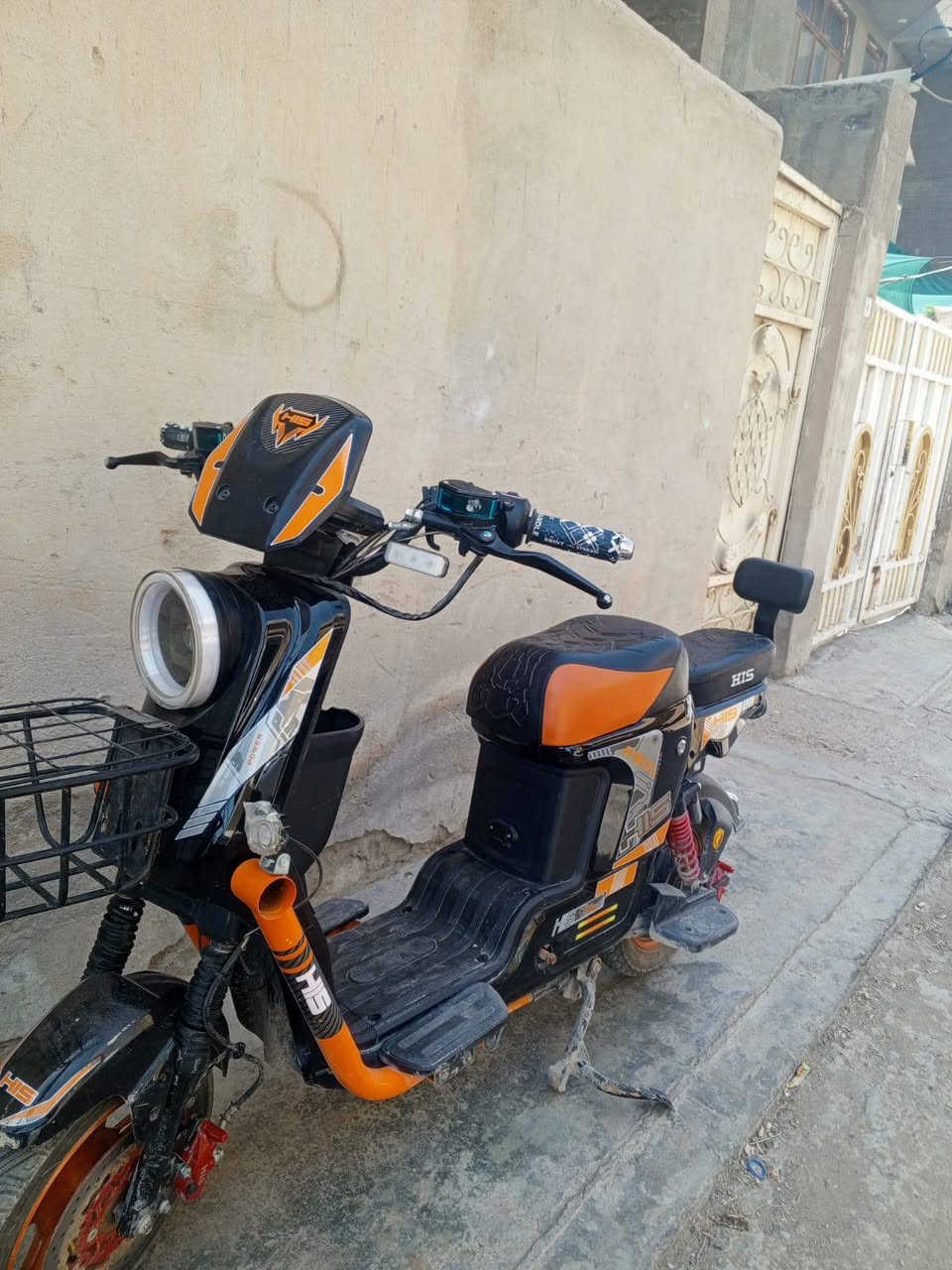سلام عليكم
دراجه شحن اچ 900 للبيع دراجه نضيفه موديل 2025دراجه مرتبه السعر 350وبيها ***********تواصل فقط واتساب المكان بعقوبه قرب المجسر
