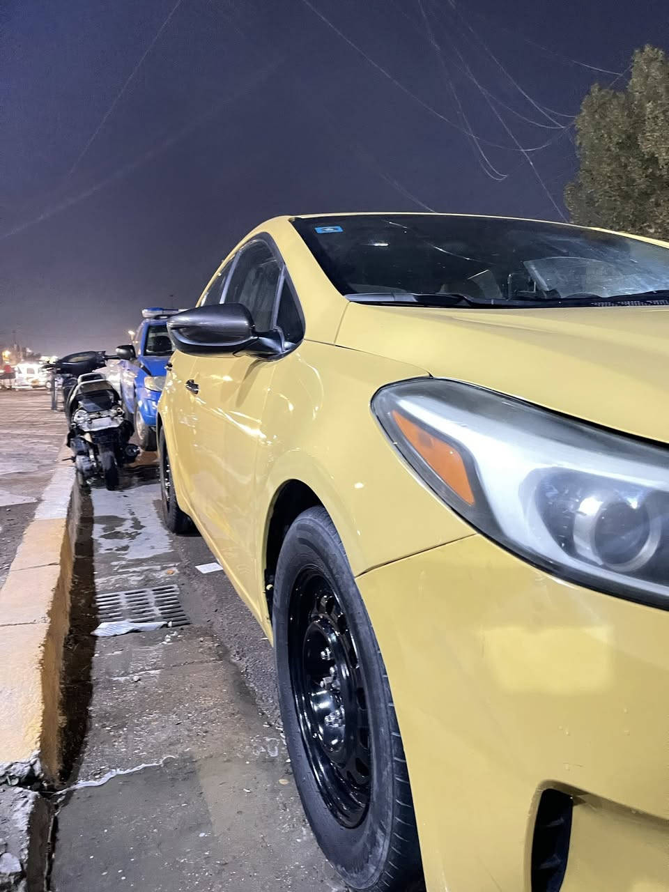 السلام عليكم كيا  فورتي مديل 18

محرك مفتوح تبديل كازكيت فقط 

كير مكفول تبريد شغال تدفئه شغاله 

منضومت غاز بيه 

رقم بغداد دولي هزه جديده 

بسمي سياره 

تخم تاير جديد 

كلشي شغال خير من الله 
***********

العنوان بغداد المشتل قرب جامع الامام علي
