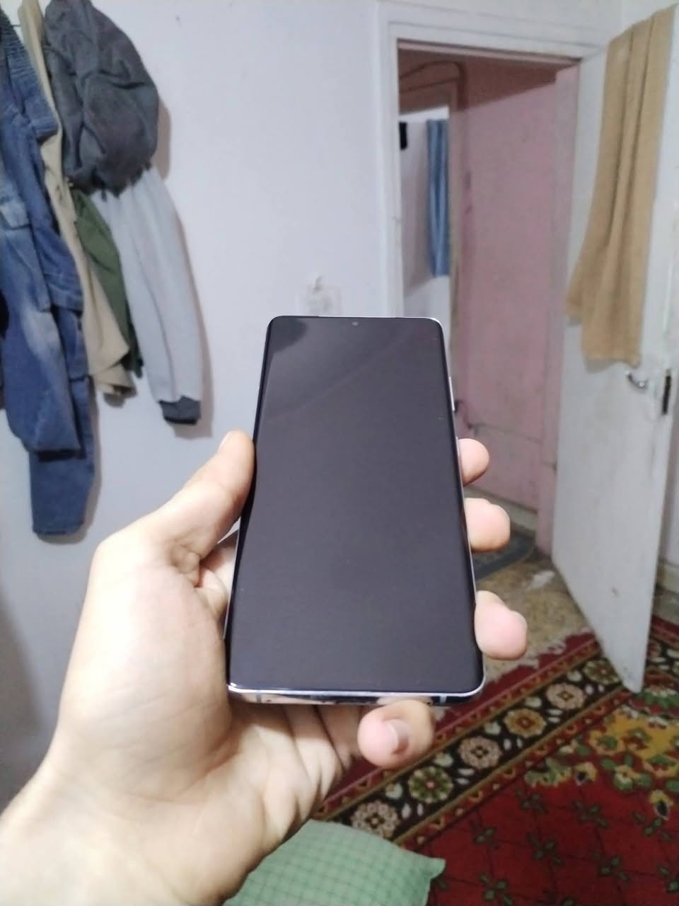 SAMSUNG S21 ULTRA || 128/12
نسخة امريكية 
نضافة 90 || موضحة بالفيديو شخوط خفيفه كلش بالشاشه
جهاز مكفووول كلشي شغال 
بدون ملحقات 
مكاني شارع فلسطين
للبيع بسعر 350 وبي مجال حك كروتك بس وياه 3 كفرات 
اخوان اليكسر بالسعر يسمع مني كلام مو حلو 
تواصل واتساب 
***********
