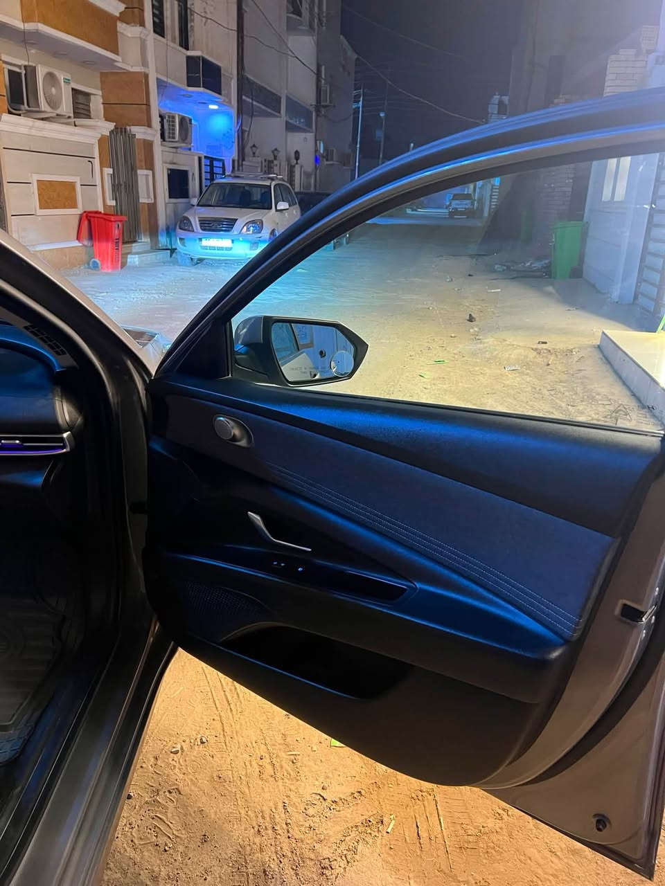 النترا هايبرد لمتدد مفوله للاخير داخل ابيض رادارات حساسات موديل 23 ماشيه 48 (بدون ايرباك ) تفحص وين متريد 
بغداد دوره سعرها 133 وبيها مجال صبغ بيها خمس قطع ومبدل جاملغ وحوض خلفي ع مود لا معجون احمل ولا شي كله من لبوينات شواصي امامي لغود كفاله تفحص وين متريد 
***********
