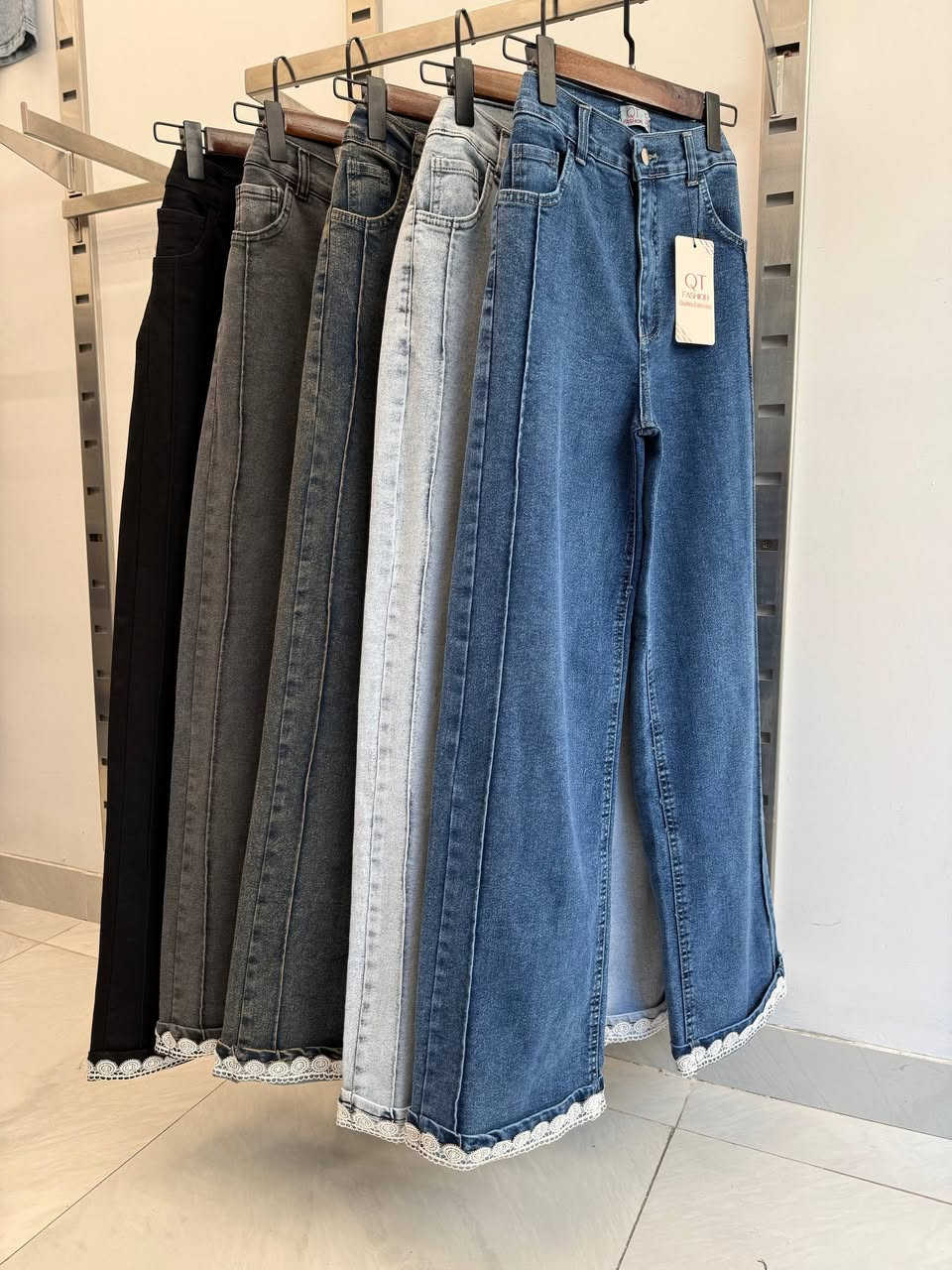 بطرون جينز تركي اصلي الطول 108🌺
العنوان الديوانيه قضاء غماس شارع الصافي 🌸
الفرع المقابيل التفاحه الخضراء 🌺
مجاور ازياء نونه  🌺
يوجد توصيل *********** جميع المحافظات العراق 🌹
