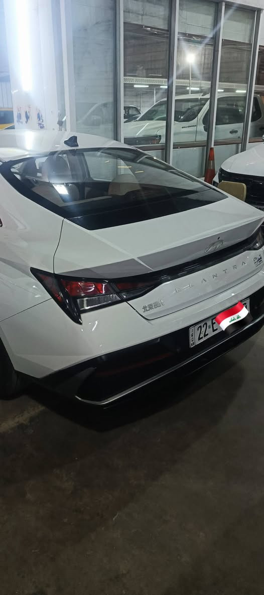 السلام عليكم هونداي
النترا 2024
خليجيه تجميع الصين 
بدون صبغ 
بيها فقط شخوط بسيطه بدعاميه 
فول 
بصمه 
فتحه 
تحكمات ستيرن
حساسات خلفيه 
شاشه حجم كبير 
وبعد مواصفات الانترا معروفه 
رقم اربيل 
سعر السياره 140ورقه 
وبيها مجال بسيط 
رقم صاحب السياره 
***********
