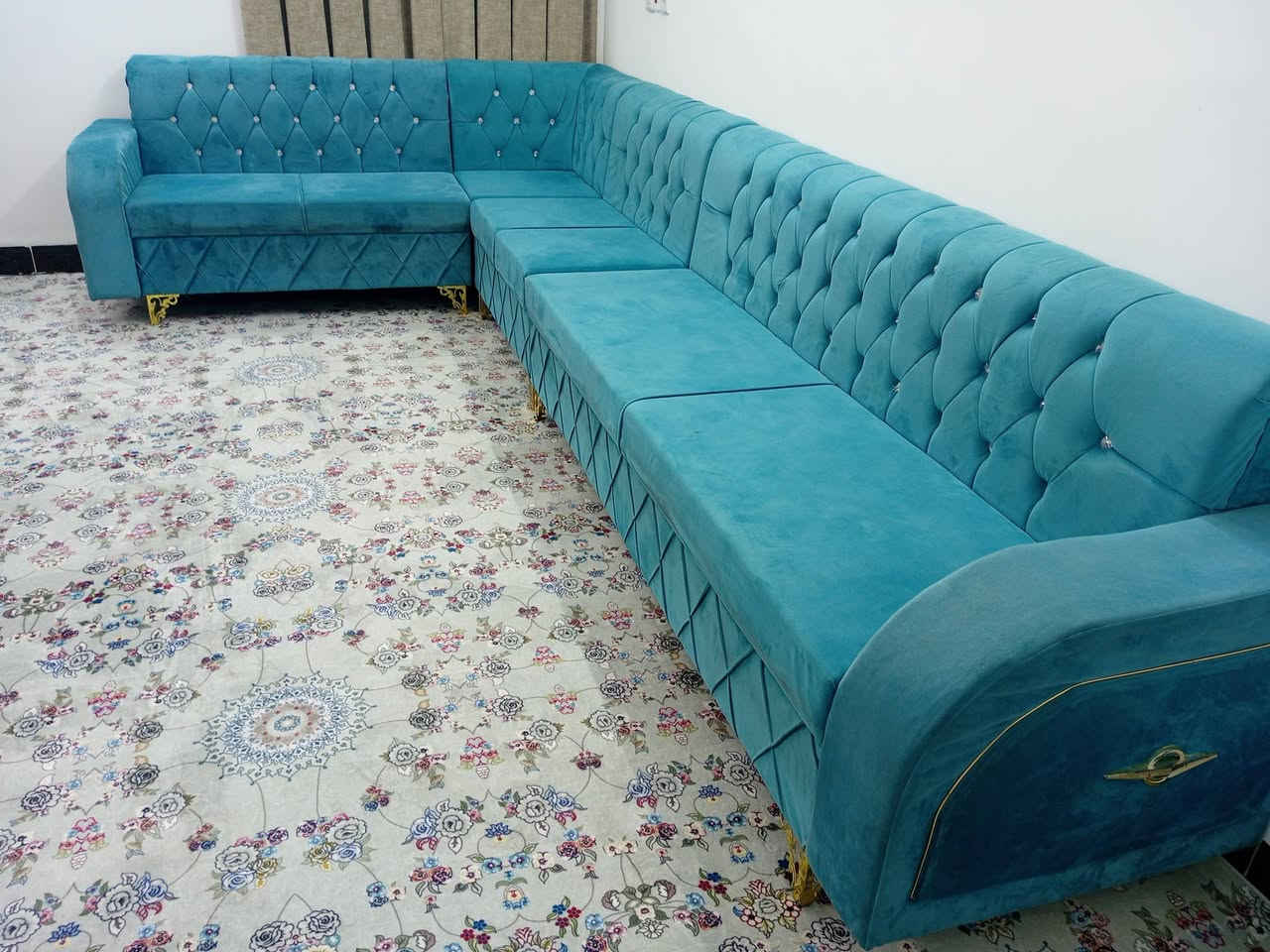 السلام عليكم
ديوان للبيع شرط النظافه 
سعر 475
***********
