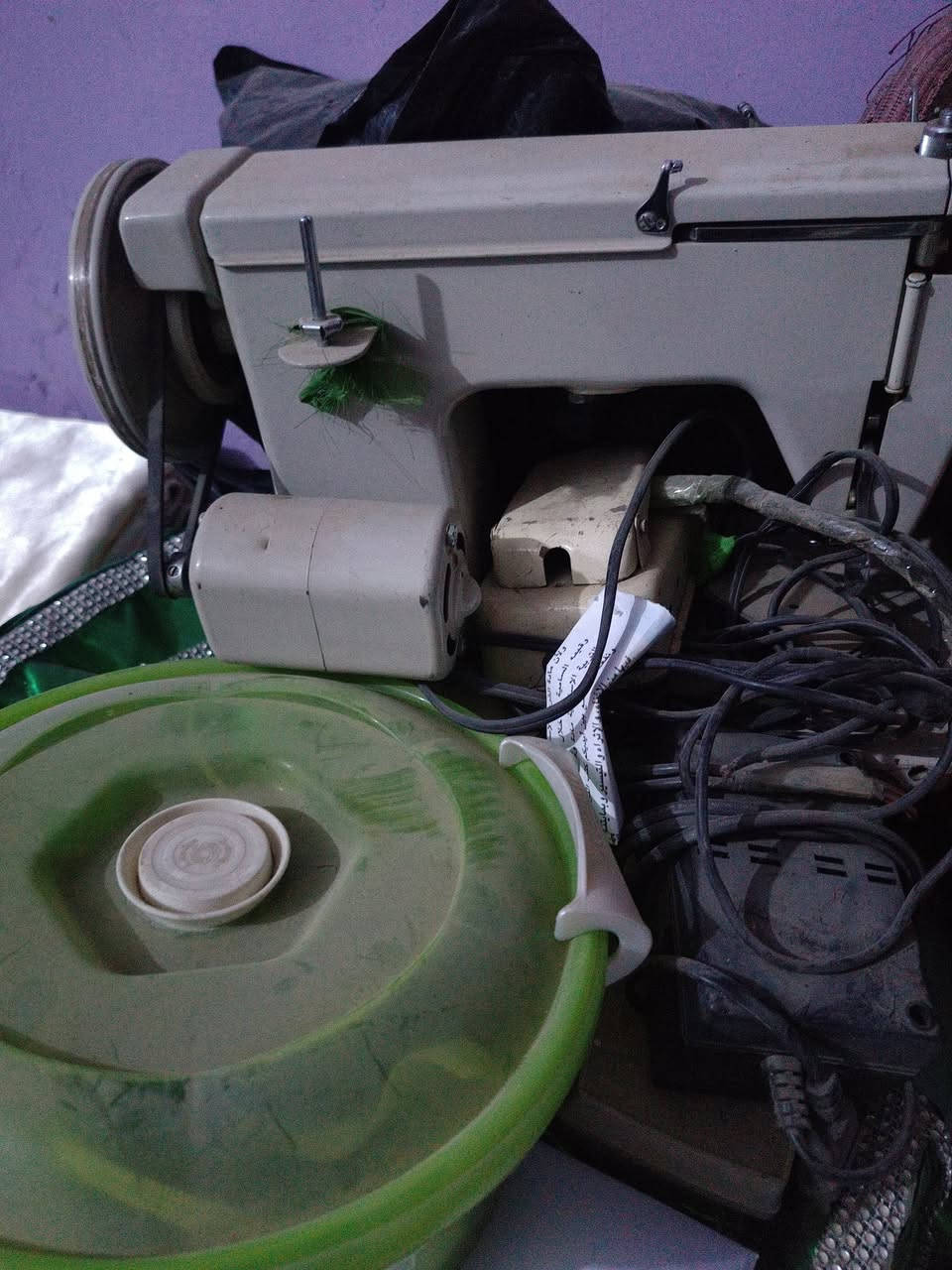 غراض للبيع نضيفات مكناسة كهربائية 65 ومكينة 50 وصوبة 25 وبيهن مجال رقم ***********
