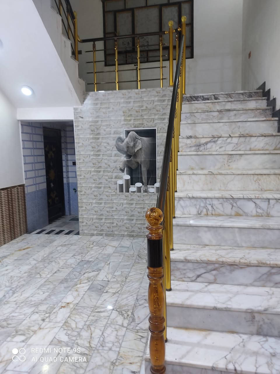 بيت للايجار 
عنوان طريق يا حسين مقابل مرطبات ازبري 
3 بيت عن طريق ياحسين 
مساحه 200 متر 
يتكون من كراج سياره 2 غرف صاله استقبال مطبخ صحيات 
الاستفسار الاتصال على 
*********** 
احمد السعيدي 
اذا تريد عقارك ينباع تواصل معنا خاص
