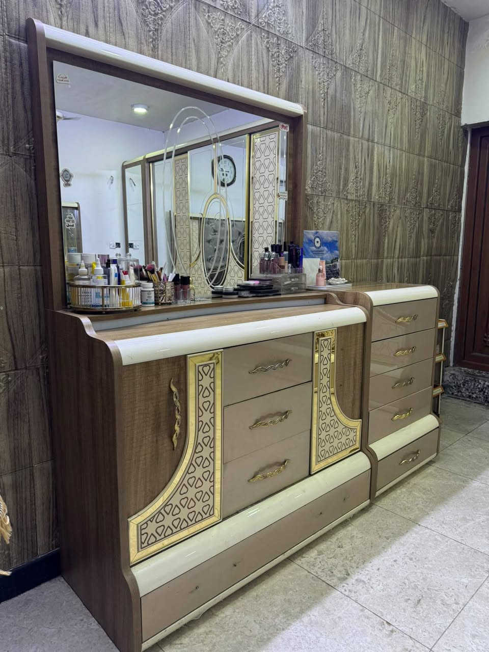 غرفة. تركي. للبيع. السعر 400 وبيها. مجال. مكانها البياع الشرطة الخامسه


**إذا كنت صاحب هذا الإعلان وتريد حذفه لأي سبب، رجاءا أرسل رسالة إلى الدعم الفني**