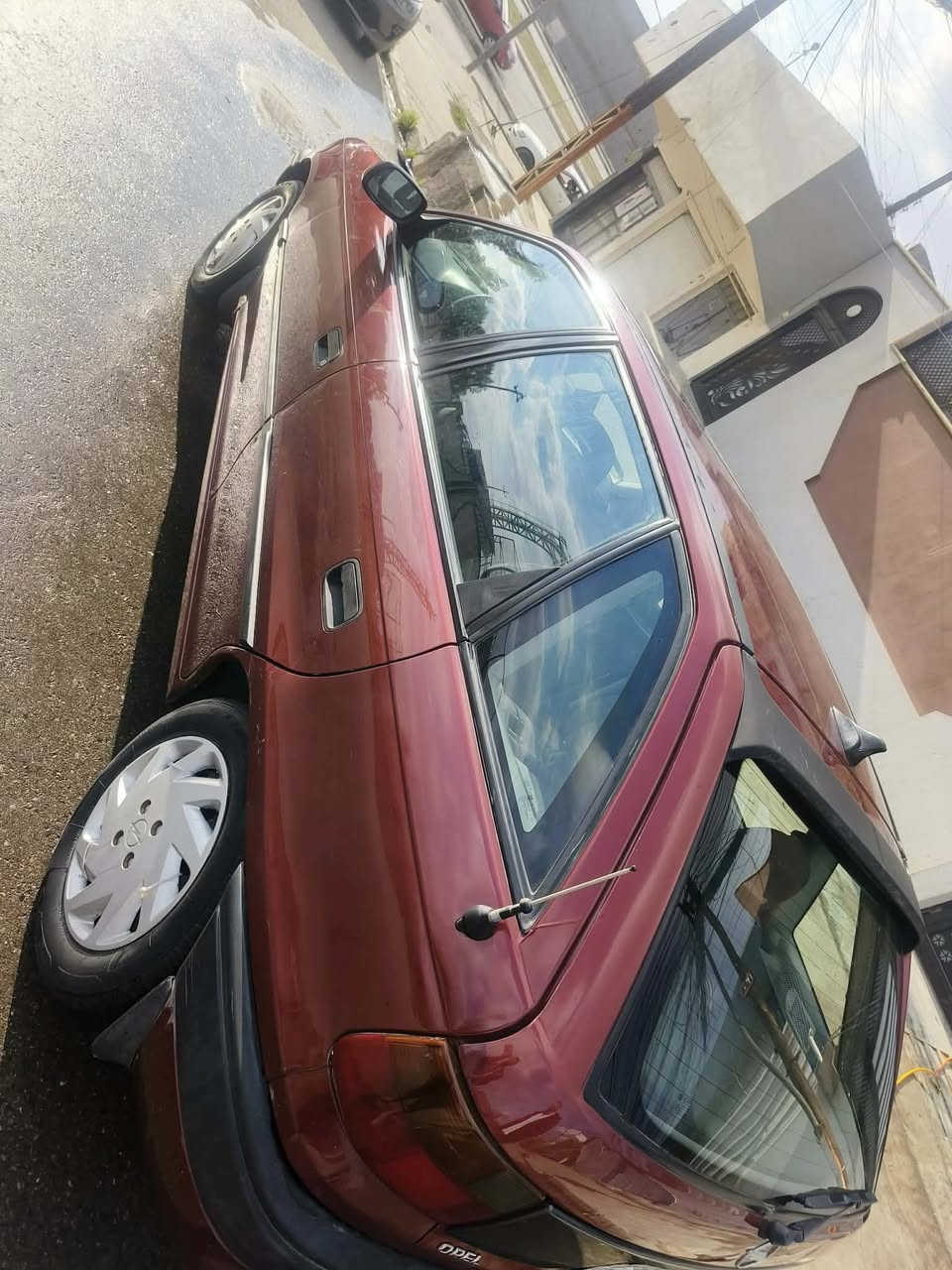 يوجد لدى مكتب العريبي لتجارة السيارات وتنظيم العقود  العنوان شارع 60 من جهه الهرمات اوبل استرا ٩٣
‏توماتيك 

‏گير ومحرك ٢٠ شرط 

‏سلايت

‏تبريد تدفئة بلادي

‏باتري جديد

‏قفل مركزي

‏ABS شغال

‏مشروع وطني سنوية ٢٠٢٩

‏شرط التحويل

‏الداير الخلفي مصلح والسقفية مبخوخة جمالية اثر تقحيل 

‏السيارة مكفولة ***********
***********
