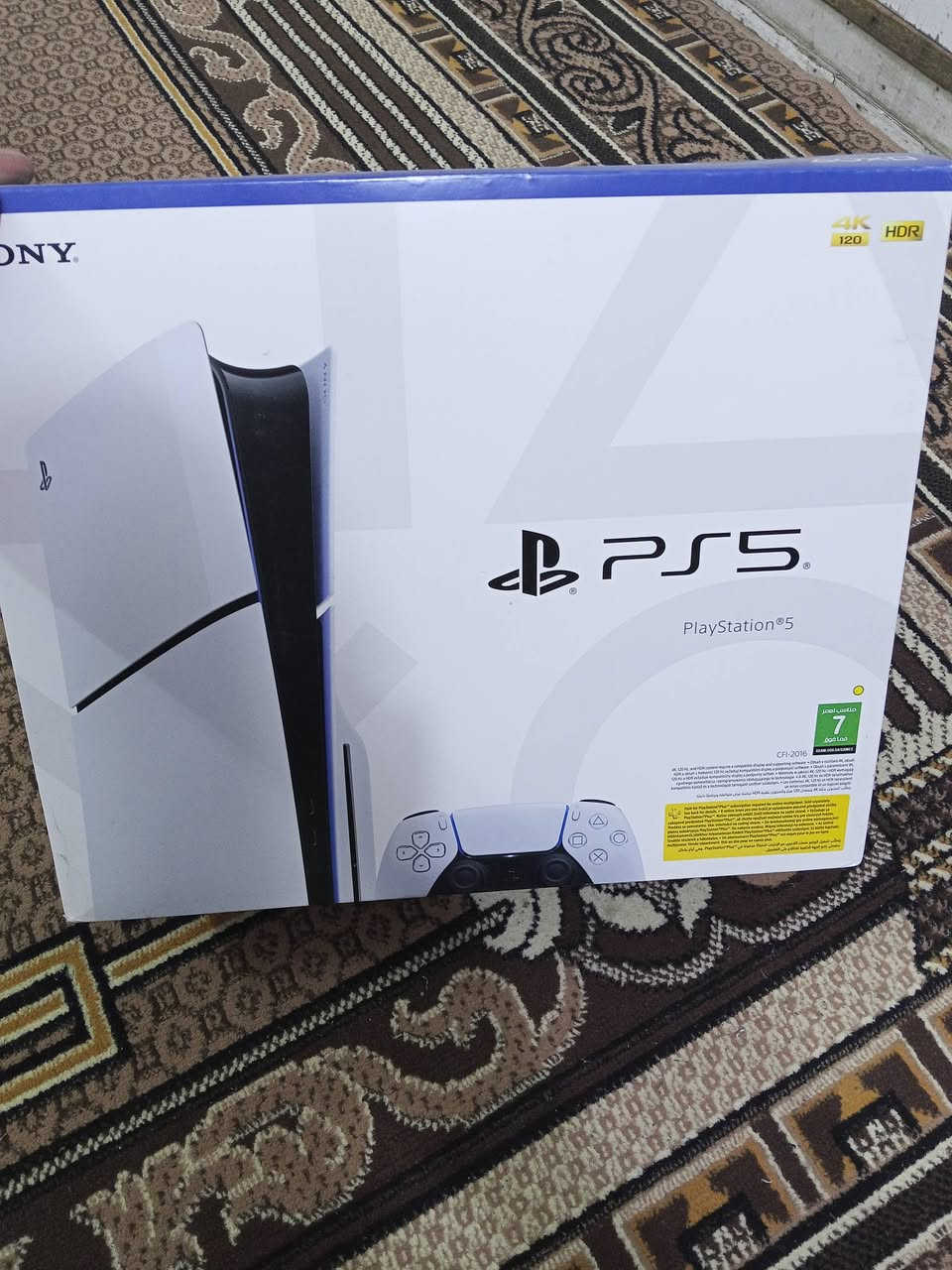 للبيع: PlayStation 5 Slim نظافة تامة
الحالة:  جديد فتح كارتونه استخدام اقل الشهر وبكامل ملحقاته الأصلية ويه الكارتونه.
 المواصفات والمميزات:
 * الموديل: PS5 Slim بمدخل أقراص.
 * المساحة التخزينية: 1 تيرا بايت (1TB SSD).
 * الملحقات:
   * يدة تحكم DualSense الأصلية مال جهاز (بيضاء) بحالة ممتازة.
   * جميع الكابلات الأصلية (Power, HDMI, USB).
   * الكرتون الأصلي متوفر وجديد.
 * إضافة مميزة: متوفر مع الجهاز UPS ماركة Farber (موديل 1500VA/720W) للحماية من انقطاع التيار الكهربائي المفاجئ وضمان سلامة الجهاز. السعر 750 الف وبي مجال بسيط
***********
