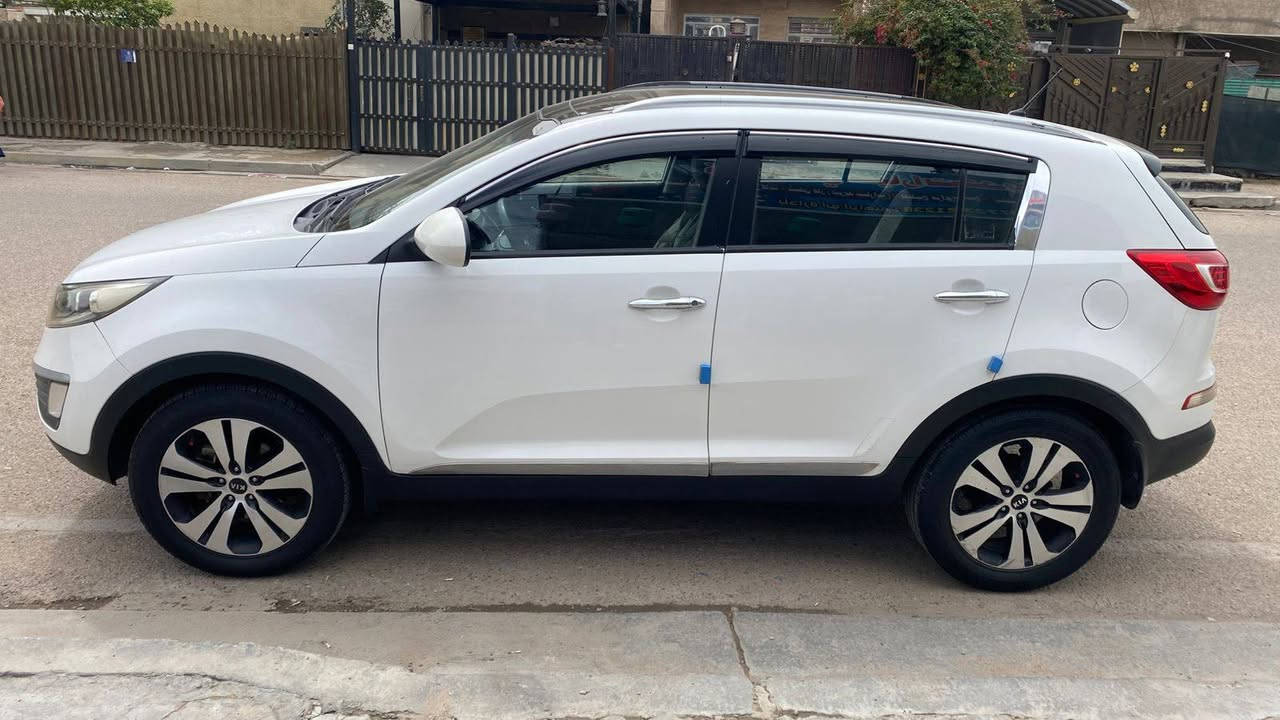 كيا سبورتج خليجي 2014 
مكفوله من الصبغ فول موصفات عدا البصمه 
بنراما لايت عدسه ٥ ويل كب تخم تاير جديد  حساسات خلفي رادار امامي شاشه كامره 
محرك ٢٠٠٠ السياره على وضع الشركه 
رقم مميز  
السياره نضيفه جدا 
هاتف *********** 
المكان بغداد 
السعر ١٦٨ بغداد, العراق
