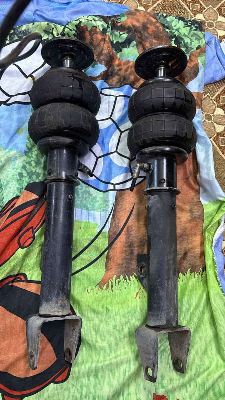 جكات s2 كامله سعر ٩٠٠دولار
مكان بغداد 
***********
