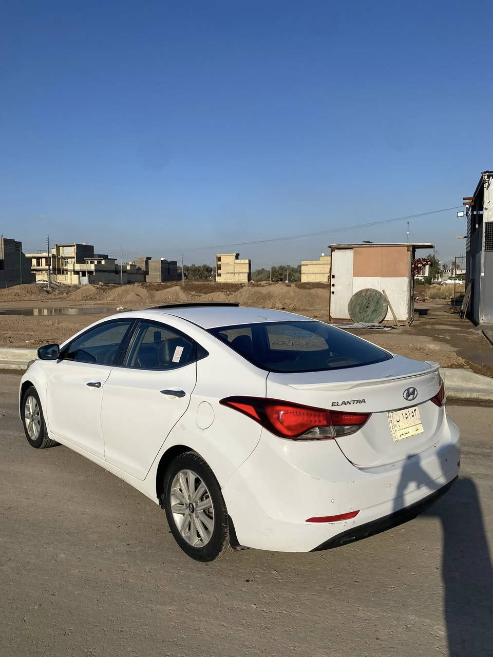 السلام عليكم النترى ٢٠١٦ خليجي مكينه ٢٠٠٠دوش فول مواصفات للاخير السياره جاهزه مكينه وكير وصدر وتبريد وكهربائيات كله مكفول السياره ترايها مال زيرو ناعمه بشكل تايرات جدد سياره مال جناي ربع ماتصرف عليها مواصفاتها 
لدات نهاريه وشاشه وكامره وتحكمات ستيرن ومري شفط واشاير بل مري لايت زنون يدات نيكل + دوسات هم نيكل تبريد قطعتين حساسات امامي خلفي 
عداد رحلات +السياره مدوشمه ارضيه جلد وكشنات جلد اصلي وداخلها يجي لونين  وأربعه دسك و٥ ويل كب 
مكانها بغداد 
السعر ١٠٧ 
السياره بيها صبغ تقريبها ٥ قطع بدون اي دواخل بدون قطره معجون مجرد اللون مالتها متگشر وباخينه وتعرفون الخليجي كليته يگشر لونه بچم كبس حوض بلادي 
***********
