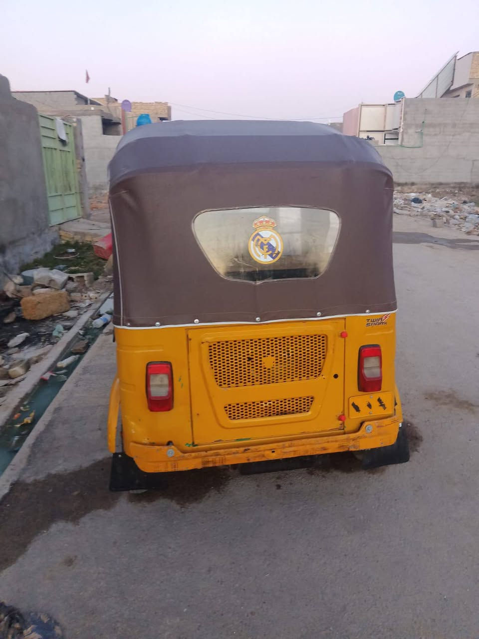 سلام عليكم تكتك مديل 19 نهايته محدث 21 لبيع مكينه 20 شلعته ما شاءلله كلش قويه كهربائيّات نقص بس لN لباقي كله شغاله وا نقص بوربرين امامي فقط لتكتك جاهزه باقي لتفاصيل ع انتصال السعر ب5700 بيه مجال حك لجيه  رقم *********** المكان بغداد الحسينيه المعامل
