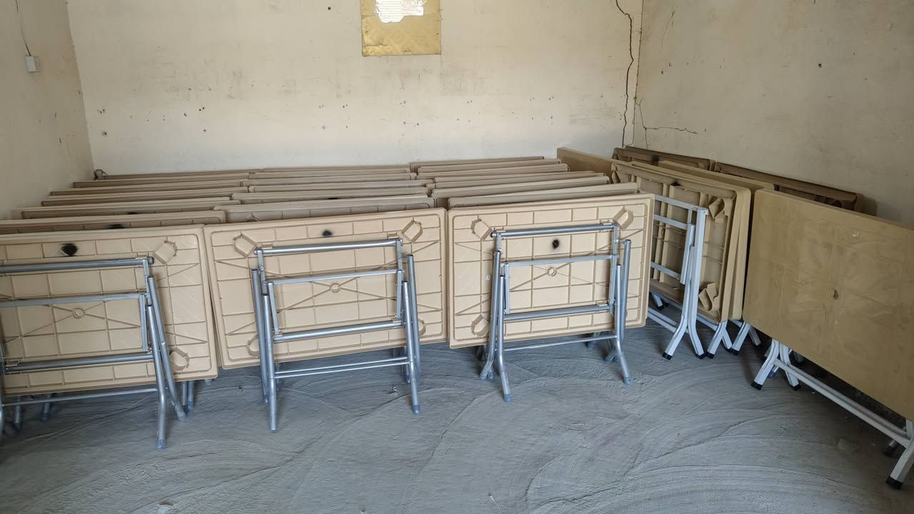 سلام عليكم يتوفر
كراسي عدد 300
ميز عدد 50
ماصه عدد130
صياني عدد 150
مغاسل عدد 2
السعر4 مليون و 200 
مستخدم شهر فقط ***********
مكاني. حله ابي غرق
