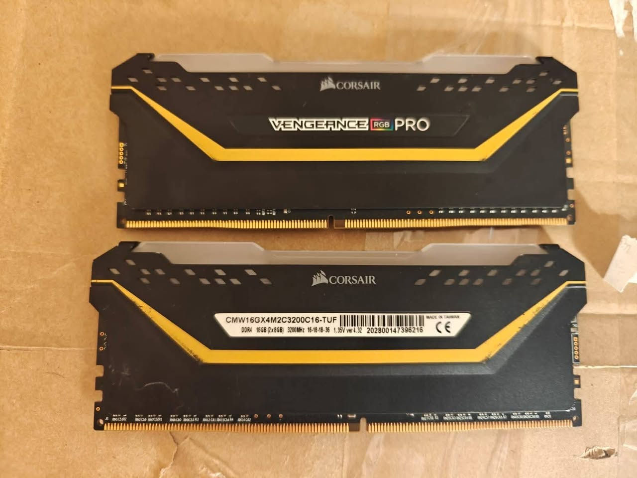 6 قطع رامات
مال لابتوب

8GB
DDR3
جديد شغال مفحوص 
القطعه ب16الاف
بورد 
B550M gigabyte ds3h
اربع منافذ سلوت رام 130الف

رام pc
Crucial 1 x16 3200
مسخدم شغال 100% 
سعر القطعه 105 الف
متوفر عدد 4

corsair RGB PRO 2x 8 16
مسخدم نضيف شغال
تحكم RGB برنامج
السعر 125 الف


**إذا كنت صاحب هذا الإعلان وتريد حذفه لأي سبب، رجاءا أرسل رسالة إلى الدعم الفني**