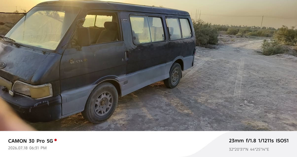 سلام عليكم.. سيارة كيه رقم احمر محرك وكير مكفول
لايت عالي بيه مسجل شغال السيارة حلوه ونظيفه 
السعر 12ورقة وبيه مجال 
المكان حله قرب نبي الله ايوب. طريق حله ــ نجف
التواصل على الرقم الأتي./ ***********/
