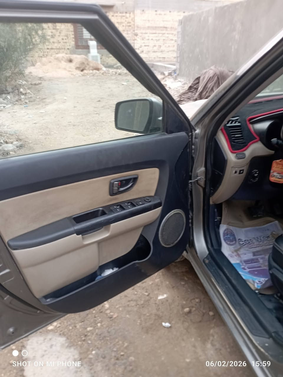 السلام عليكم
صول 2011باسمي للبيع محرك 2000دوش وكير شرط الضمان تحكم سبع اللوان داخل سستم صوت ويل كب فتحه سقف
بصمه 
كامره 
شاشه 
ماشيه قليل جدا84الف
السياره كانت مجفيه على تراب جفيه بدون دواخل ولا شواصي وصوره موضحه عدكم السعر 95وبي مجال *********** السكن حله
