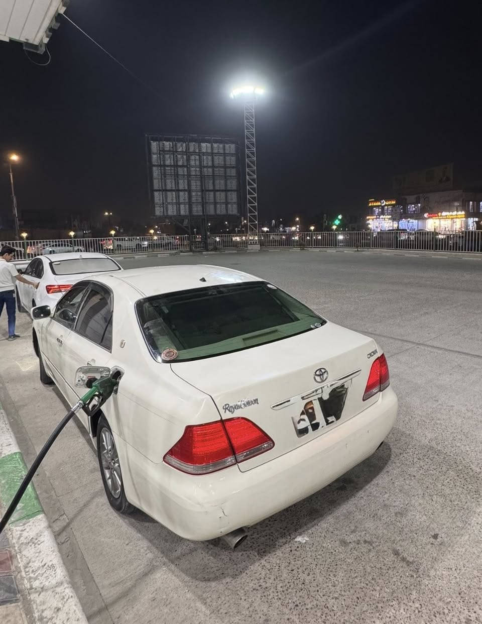 سلام عليكم شاهينه أدوات أدوات 
3دكم داخل عسلي 
سياره جديده 
ماشيه16الف 
برده خلفيه 
بعد هواي مواصفات 
عنوانه البصره 
بس رقام 
تلفون ***********
