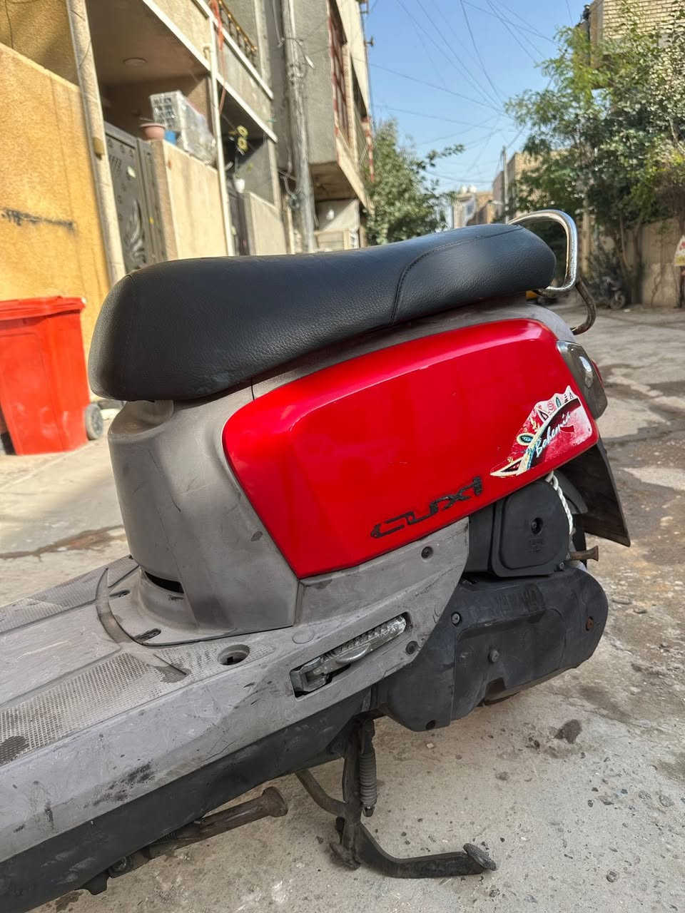 السلام عليكم للبيع بوليس مسطره مال رمبه صالها 10ايام من نازله الدراجه بعدها بحاله الوكاله نزلتها من الضلال شلعه معدل خير من الله مكينه مامدود عليها درنفيس الدراجه جديده ومابيها اي نقص وبل عافيه ع ليأخذها السعر خاص 
المكان بغداد الشعب 
استفسار ***********
