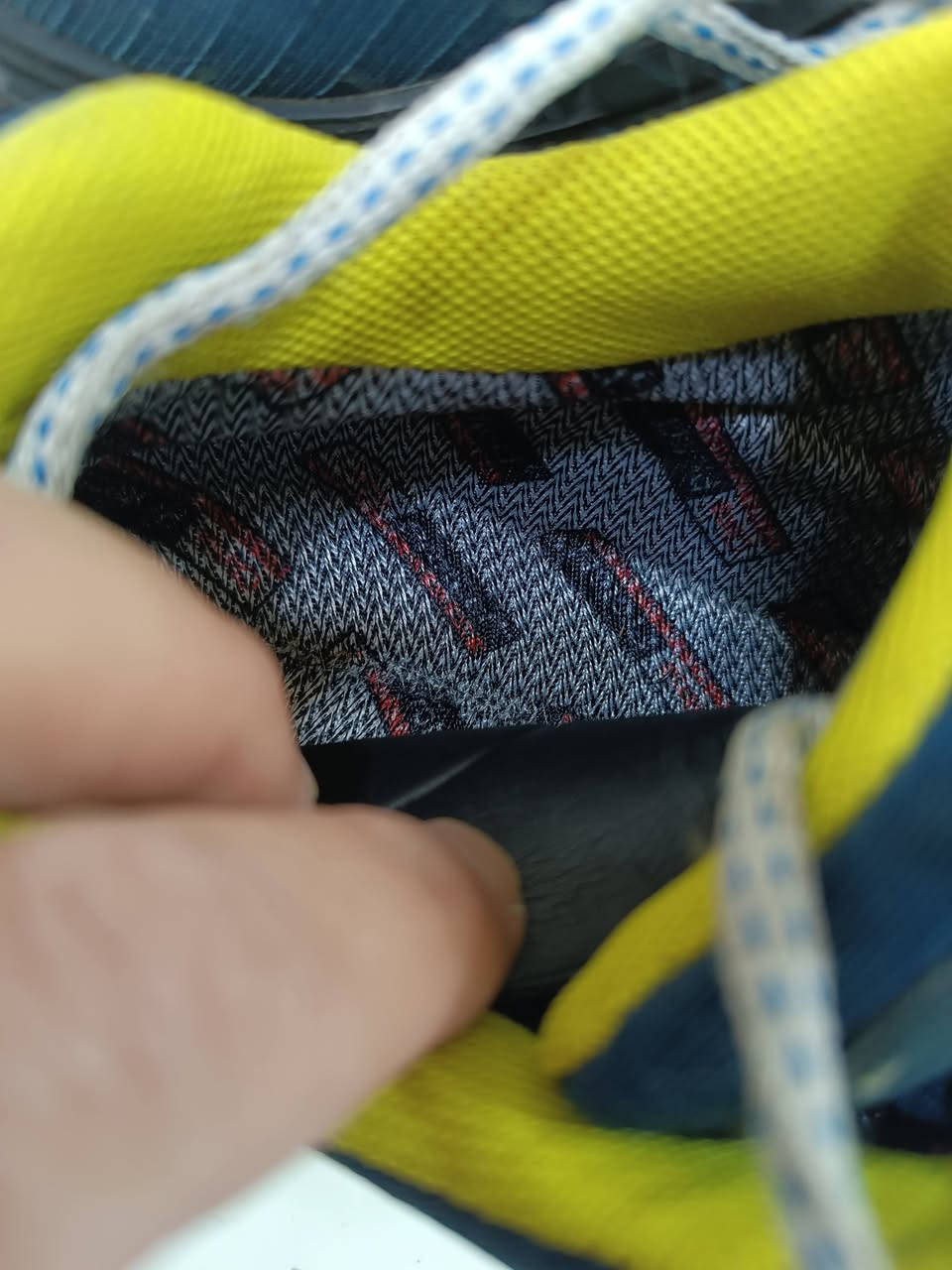 سڵاو ئەم کالە سەلمونە بەردەستە قیاس ٤۰  ئەسلی دەرجە یەکە نرخی زۆر زۆر زۆر هەرزانە لە چاو بازار  هی ئەڵمانیایە لیرە لەپی نەکراوە...  کۆتایی ۳٥ هەزار شوین چەمچەماڵ  ***********
