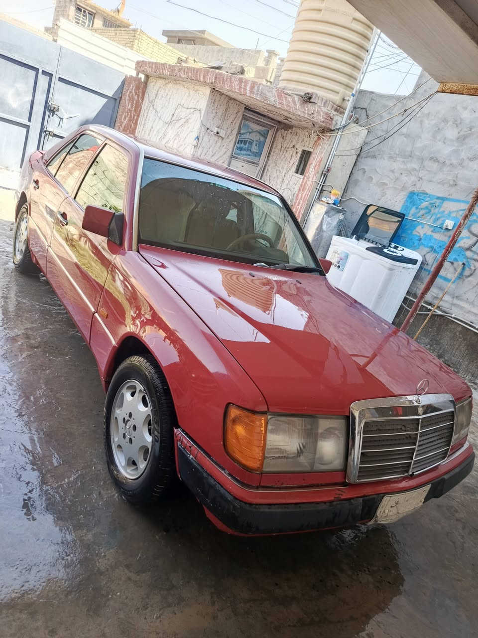 *للبيع مرسيدس E-Class موديل 1993* 
*المواصفات:*
- *اللون*: عنابي مصبوغ عام
- *المحرك*: ماكينة بطة 2500cc 
- *الرقم*: واسط - تحويل مباشر + مشروع وطني
- *الاطارات*: تخم تاير جديد
- *الاضافات*: فتحة سقف شغالة، تقفيل بالريموت، تبريد جاهز، كهربائيات كلها شغالة
- *الحالة*: السيارة جاهزة، صدر جديد، غرفتها حلوة ونظيفة

*السعر*: 50 ورقة وبيها مجال بسيط
*المكان*: بابل - جبله
*للاستفسار*: ***********
