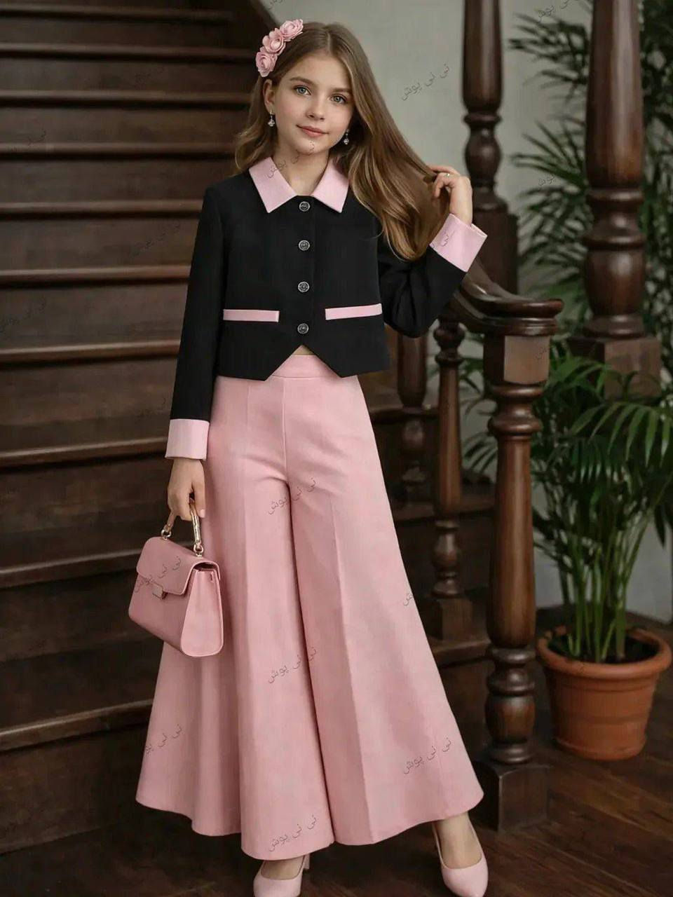 خدو طلب بدو اسبوع 
تشكيلة 2026 الجديدة

الطقم يتكون من 4 قطع: 👇
 • مشبك شعر
 • شنطة
 • سترة (جاكيت)
 • بنطلون

الأعمار المتوفرة:
8 / 9 / 10 / 11 / 12 / 13 / 14 / 15 / 16 سنة

السعر 1550


**إذا كنت صاحب هذا الإعلان وتريد حذفه لأي سبب، رجاءا أرسل رسالة إلى الدعم الفني**