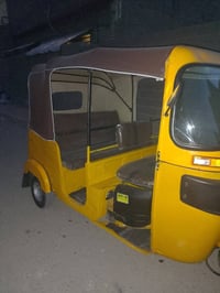 تكتك 20البيع رقم وسنويه السعر 6وربع المكان حي الكوفه الرقم 07739544251