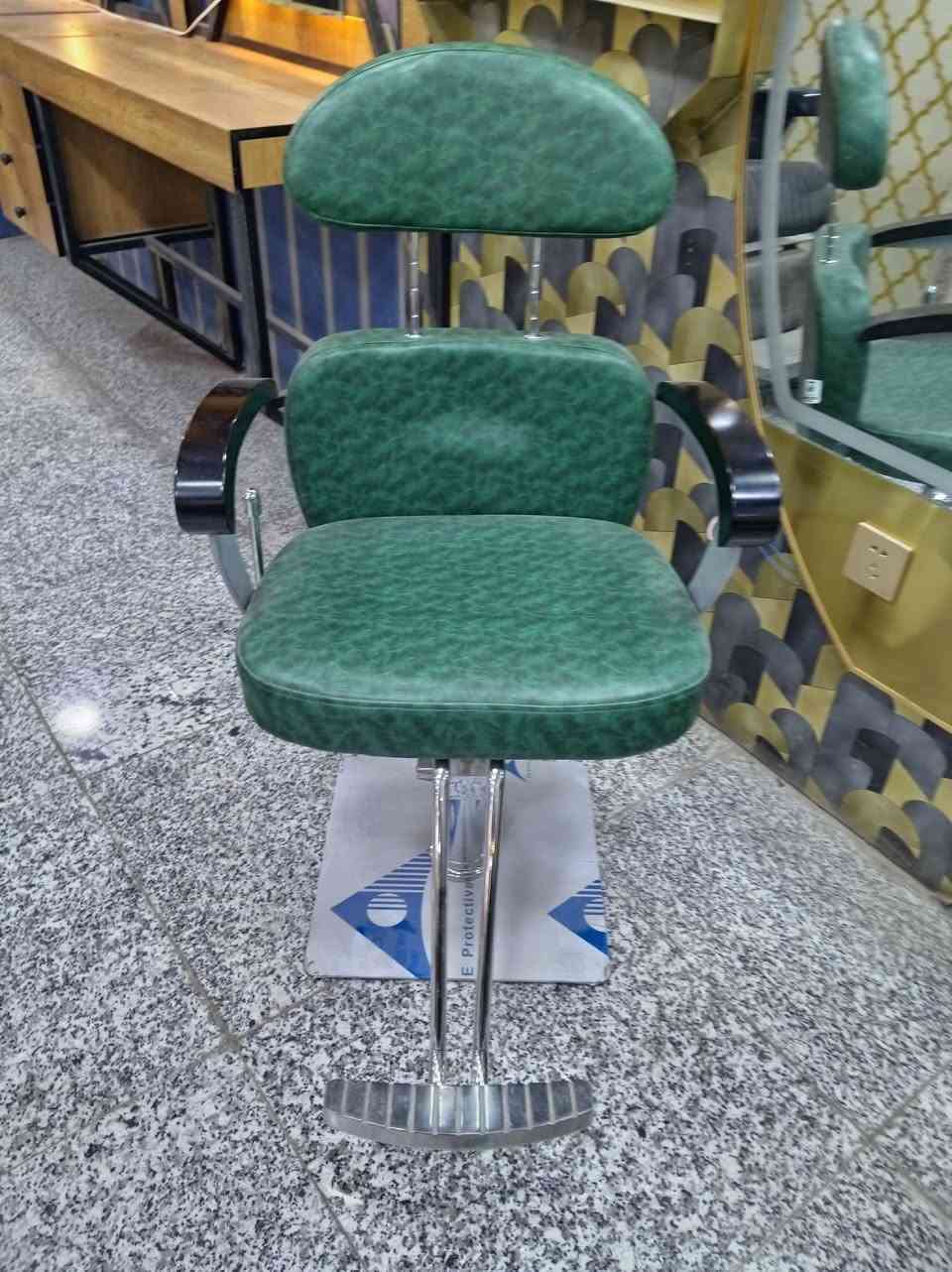 تجهيزات صالونات الحلاقة وتوفير كل موديلات نساني رجالي وتوصيل جميع المحافظات مراسلة صفحة هلاوسهلا *********** واتساب مراسلة صفحة
