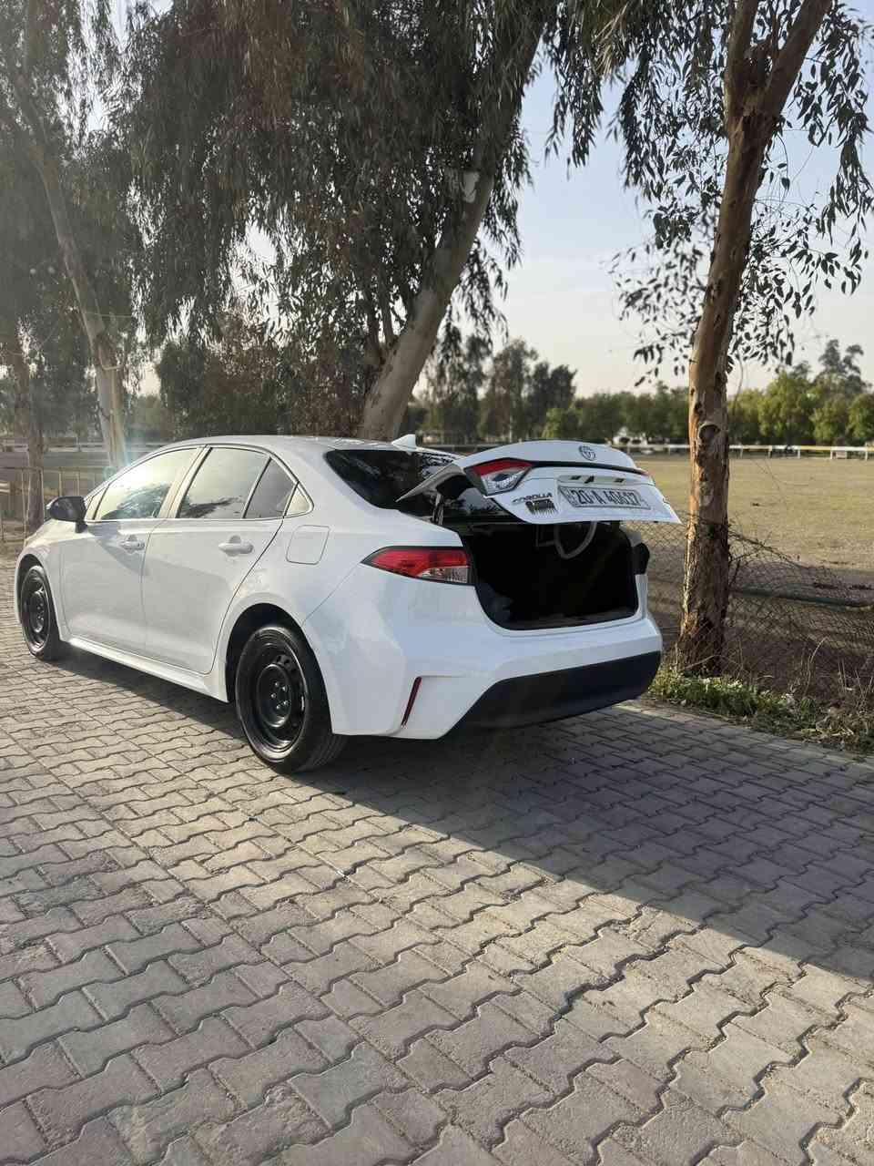 السلام عليكم
كورلا موديل 2024 
لون ابيضّ بيها قطعتين صبغ جاملغ وبنيد 
ماشيه 12 ميل بانزين فقط بيع أو مراوس 
السعر 153 وبيها مجال ديالى بعقوبه ***********
