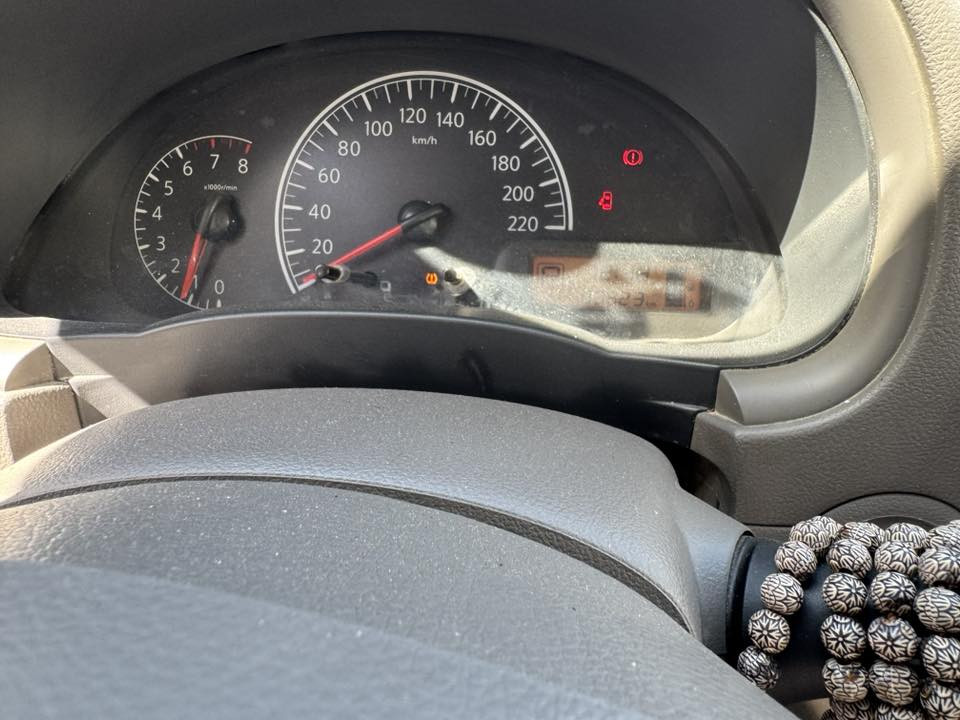 السلام عليكم نيسان سني مديل ٢١ السياره كفاله ما عده طخه بسيطه كما موضح بل صوره السياره لا صبغ لا تبديل ولا ضربه رقم اربيل تريد تحويل تريد وكاله السياره جاهزه مكينه كير تبريد حداده ما ناقصه برغي دوشمه ارضيه وكشنات السياره حلوه مكان بصره جزائر السعر ١١٥ الرقم للستفسار ***********
