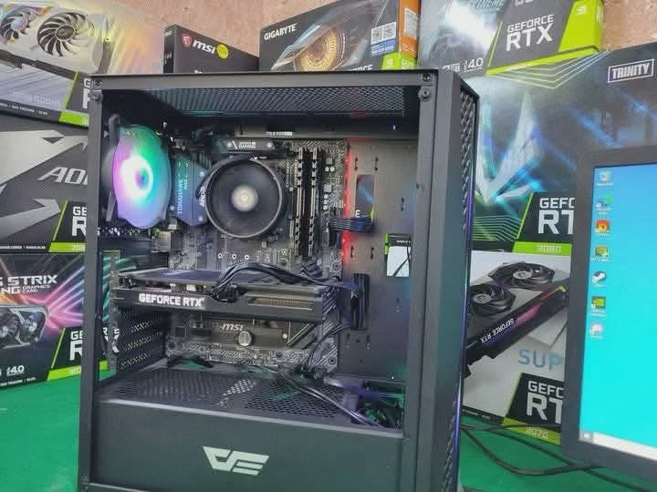 ‏GPU : RTX 3050 8GB
‏💥CPU : RYZEN 5 3600
‏💥RAM : 16GB 8*2 3200MHZ Corsair (NEW)
‏💥MB : MSI B450 Tomhawk MAX
‏💥SSD :  250GB  (NEW)
‏💥HDD : 1TB (NEW)
‏💥PSU : 700W (NEW)
‏💥 CASE : Darkflash mid 4fans RGB (NEW)
سعر 575 ألف 
يوجد توصيل ❤️


**إذا كنت صاحب هذا الإعلان وتريد حذفه لأي سبب، رجاءا أرسل رسالة إلى الدعم الفني**