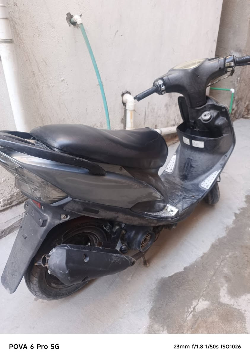 سلام عليكم شباب دراجه ماكس عدله دراجه نضيفه ما مفتوحه بوشه 49 العنوان شط العرب رقم ***********
