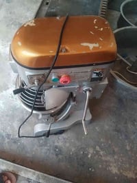 غراض نظيفات جدا   خلاط كيك  فرن طبقي خانه وحده نظيف جدا  07823112598 0...