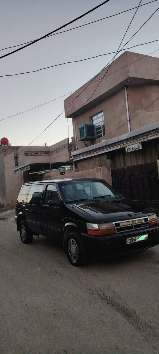 السلام عليكم ورحمة الله وبركاته 
دوج كرفان بتره 
موديل ١٩٩٣ 
انبار  دولي 15 تحويل شرط مباشر
تعمير جديد صبغ حزام درجه اولى 
داخل جدا نظيف 
محرك بلاد ٣٣٠٠ كير ممتاز 
صدر ٧٠% 
لايت زنون 
السياره بيها بعض النقوصات بسيطه 
بيع أو مراوس السعر ٣٧ وبيها مجال بسيط 
مكانها بغداد ابو غريب 
رقمي ***********
