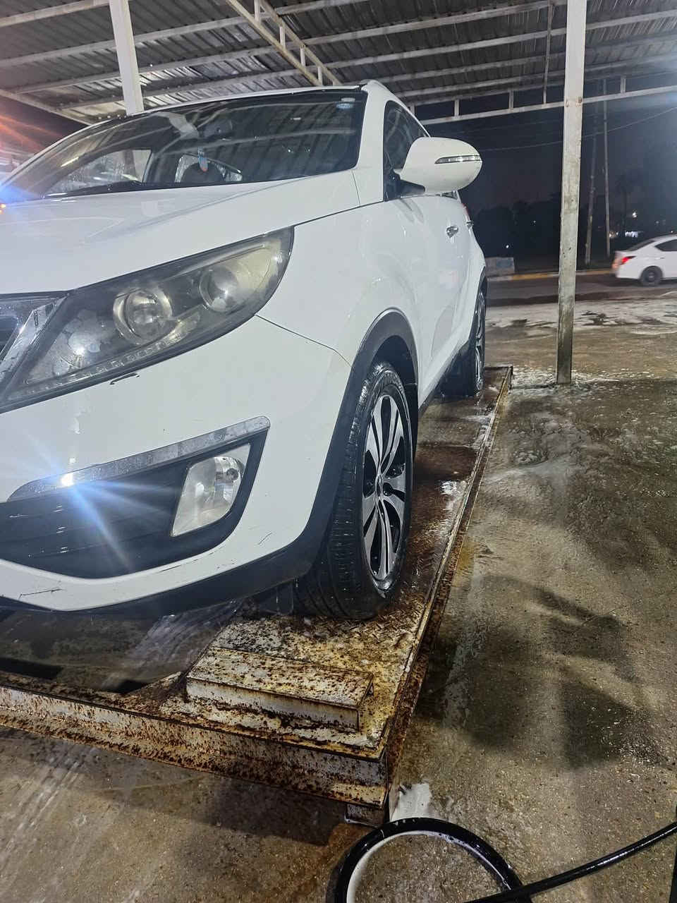 التفاصيل 
موديل ٢٠١٢ 
ماشيه ١٧٢ 
بيها بارد على كد شبرين الجاملغ الخلفي عكس السايق بالصور ورصعات ٢ لو خفيفه مامبينه الي يحب يسويلها سونار حاضر 
تبريد كير مكينه مكفولات 
رقم السيارة سليمانيه بااسمي 
مكاني بغداد الاعظمية رقم الموبايل ***********
