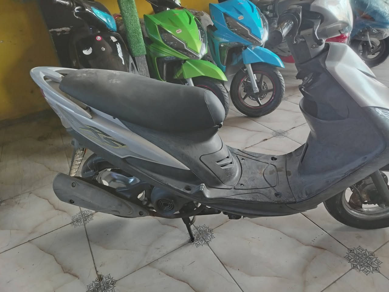 سلام عليكم دراجه ماكس عدله للبيع شرط حاويه ختم واحد ويا المحرك تجي تفحص وين ما يعجبك جهازه من كلشي السعر خاص العنوان ديوانية ***********
