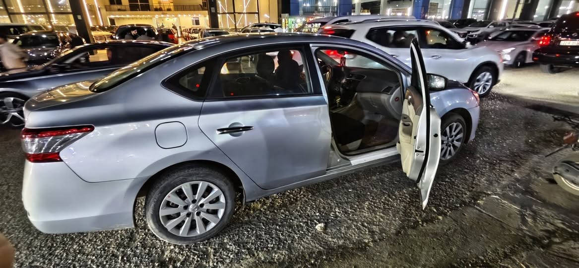 نيسان سنترا موديل 2016 
كير اوتماتيك 
سيارة نظيفة 
بيها قطعتين سبوغ مافي اي ضربة
رقم *********** أربيل, العراق
