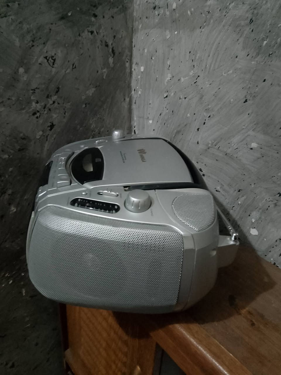 السلام عليكم راديو ومسجل وسيدي نظيف حيل فقط قبق مال باتريات مفقود كله شغال سعر 25 عنوان بغداد ام الكبر ***********
