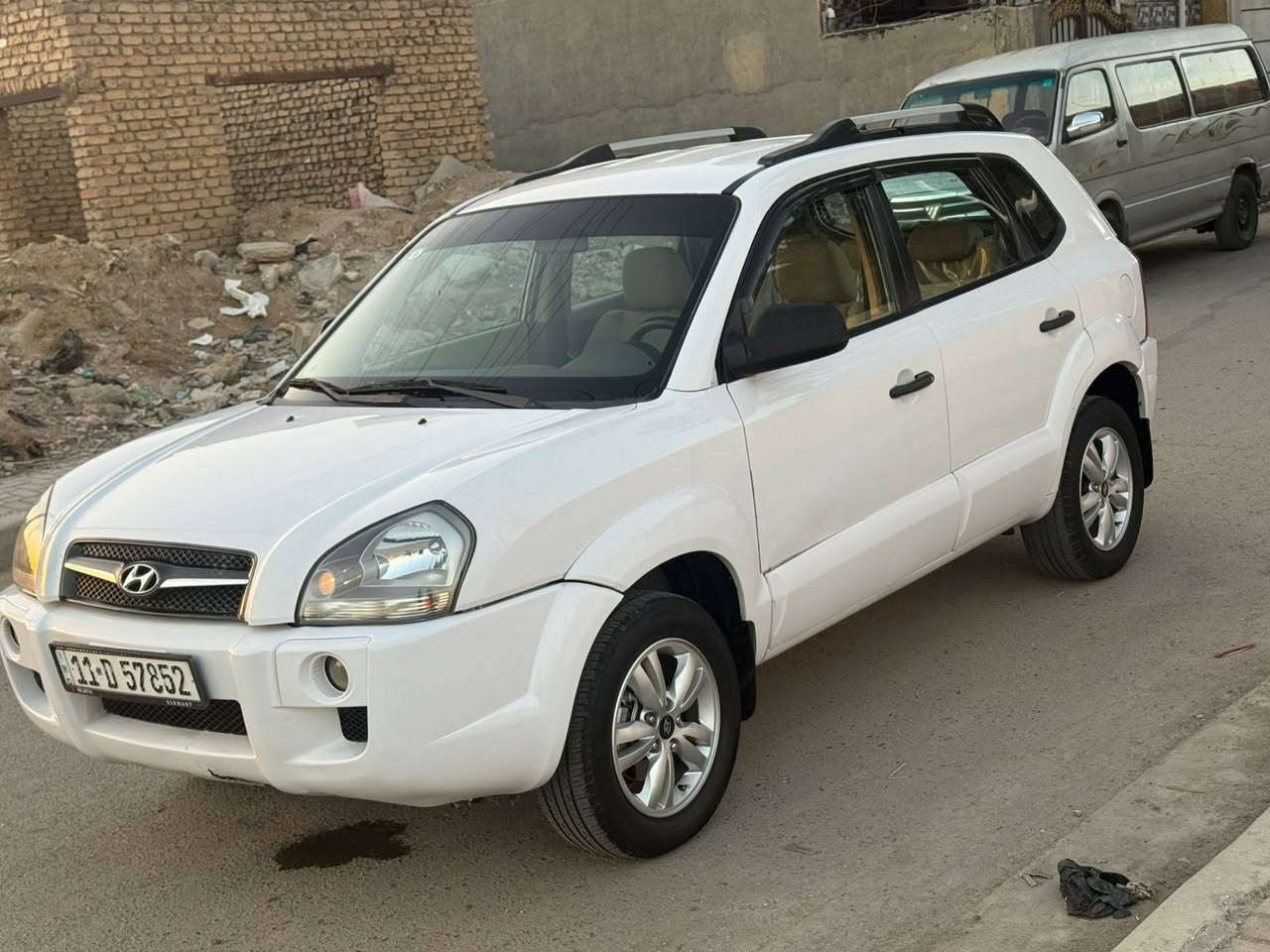 توسان 2009 خليجيه 
محرك2000 دوش 
كير ومحرك كفاله 
تبريد ثلج ❄️ 
صدر نضيف تخم تاير 
بيه صبغ قطع اثر تكشير 
للبيع السعر 89 ورقه وبيه مجال بسيط 
*********** احمد 
*********** مكاني بغداد
