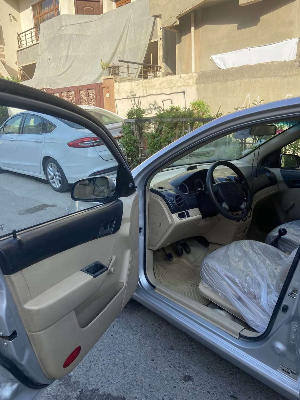 ئەڤیۆ ٢٠٠٩ گێر عادی مەکینە گەورەی ناو زەرد گێرو مەکینە تەقە و رەقە بەشەرت تەبرید لەگەڵ سلوف تحویل غرامە بەشەرت سەیارەکە جایزە چوار تایە و دوو لایتی تایەی لە ژێرە سەیارەکە حیزام نیە بە حیزام ئەیفرۆشم جەمپێکی خەفیفی پێشی هەیە لای سەکن  سەیارەکە لە هەولێرە بۆ پەیوەندی کردن رقم *********** ڤایبەر واتس ئاپ سحریشم داناوە مەجالیکی کەمی تێدایە أربيل, العراق
