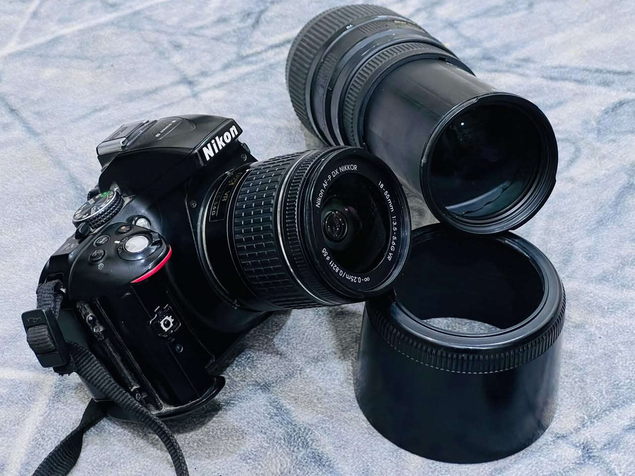 عدسه الاصليه 18-55

مع زوم رياضي 300-70

شاشه قلاب بحجم 3.2بوصه

صوره بدقه24.2 ميجابگسل 

فيديو بدقه 1080p HD60🎥 فريم با لثانيه 

الكاميرا تدعم Wi-Fi وتدعم GpS

الملحقات الكامره 

گرب حامل بطاريتين +شاحنه +كيبل نقل صور  العنوان ناصريه سوق الشيوخ 

التواصل ***********
