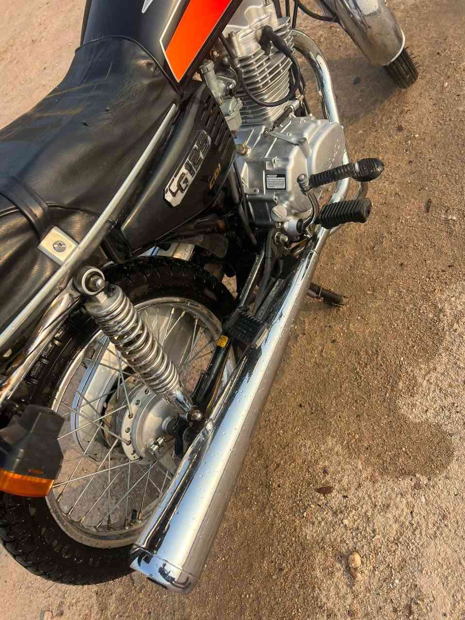 سلام عليكم دراجه للبيع أوراق شلامجه موديل 2014 مكفوله من كلشي سعرها 800قفل مكاني بصره خور الزبير الهاتف ***********
