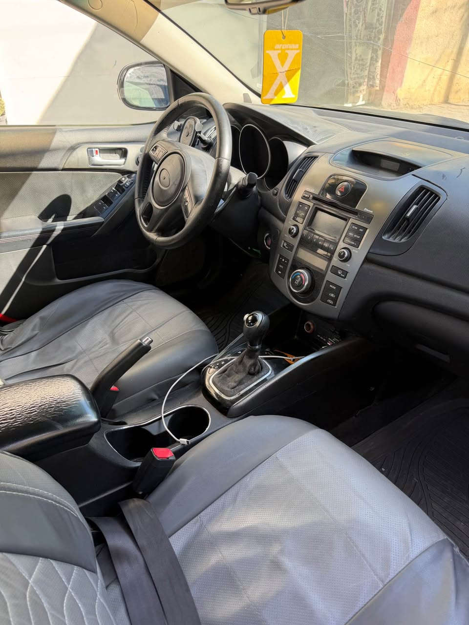 سلام عليكم سيراتو 2012 خليجي فول مواصفات سياره بيها قطع صبغ ويرادلها ترتيب صدر نص ونص تبريد هيج ترتيبات بسيطه بس السياره جاهزه من كلشي مكينه كير خير من الله وللعلم السياره 6 نمر مو 4 مواصفات /بصمه فتحه كامره شاشه تحكم ستيرن صفحتين Abs حساسات فول مواصفات السياره عنوان بغداد حي الاعلام الرقم *********** بغداد, العراق
